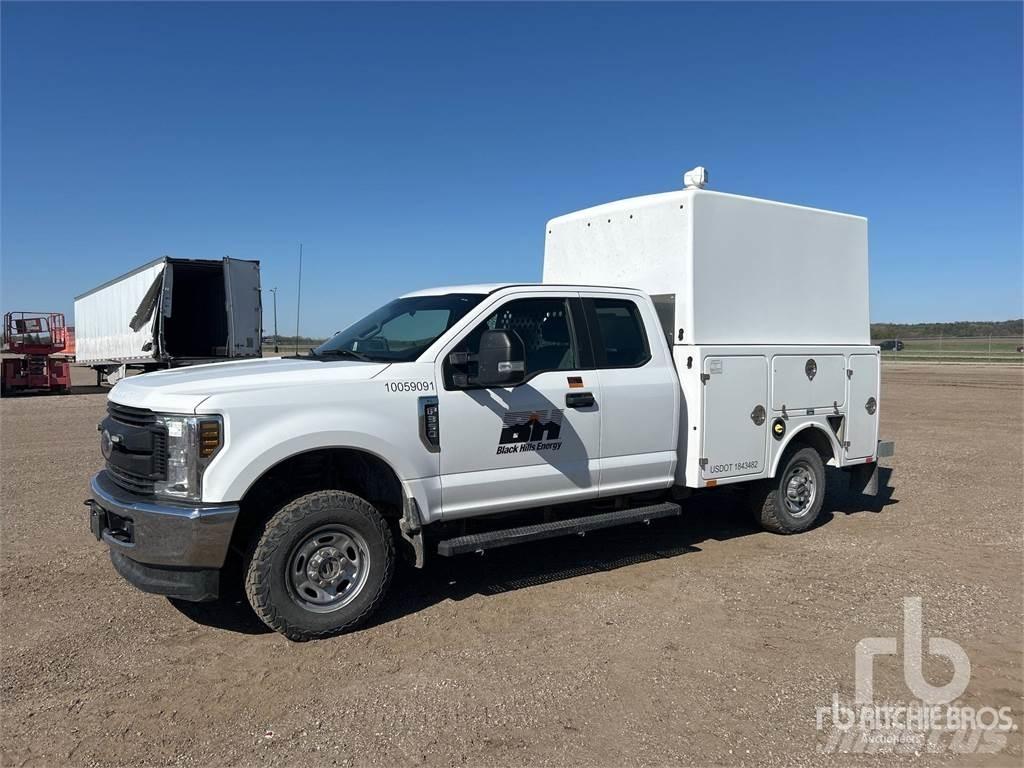 Ford F-350 Komunálne / Multi-úžitkové vozidlá