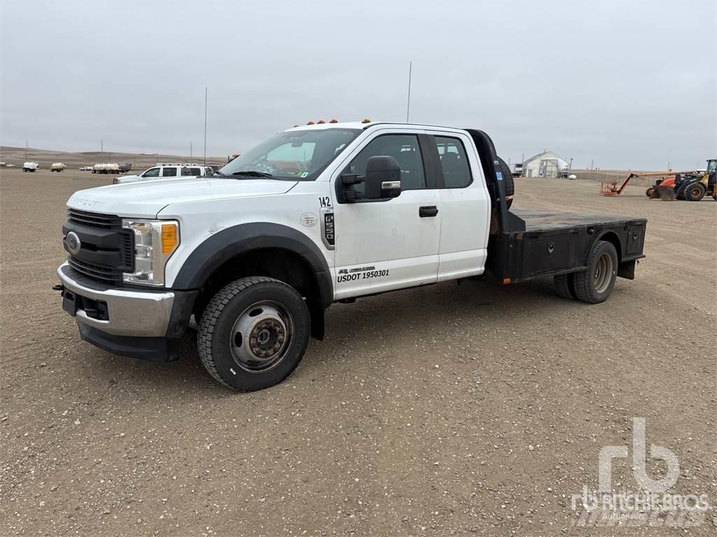 Ford F-550 Plošinové nákladné automobily/nákladné automobily so sklápacími bočnicami