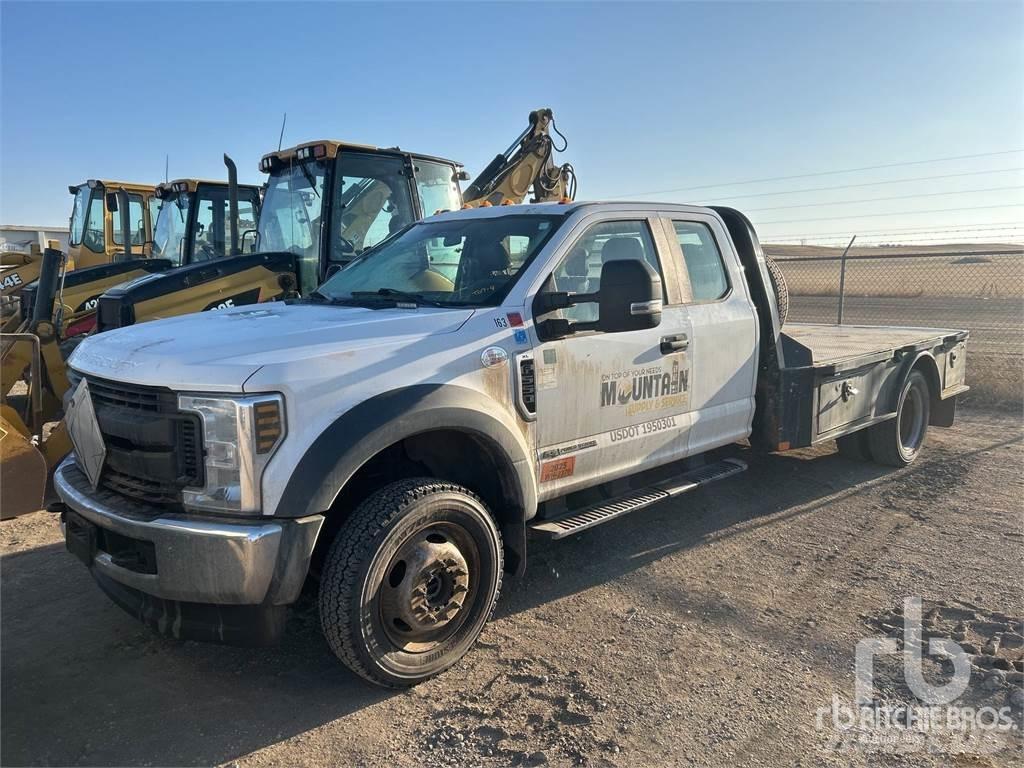 Ford F-550 Plošinové nákladné automobily/nákladné automobily so sklápacími bočnicami