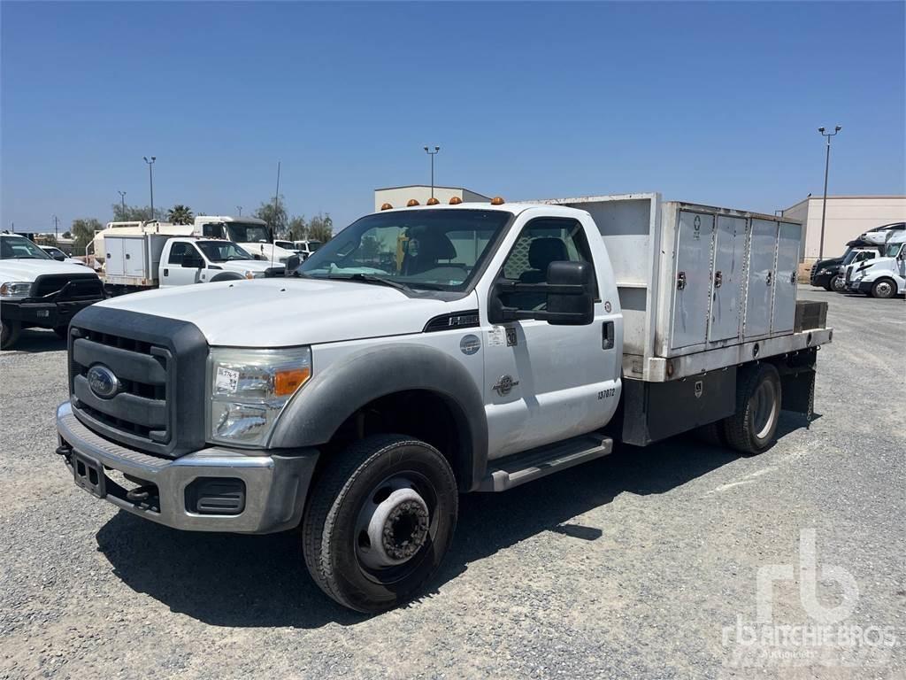 Ford F-550 Plošinové nákladné automobily/nákladné automobily so sklápacími bočnicami