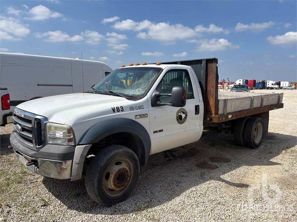 Ford F-550 Plošinové nákladné automobily/nákladné automobily so sklápacími bočnicami