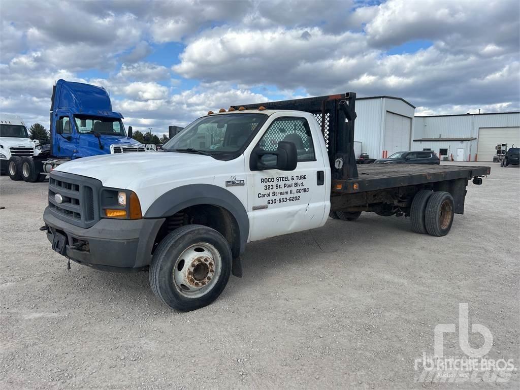 Ford F-550 Plošinové nákladné automobily/nákladné automobily so sklápacími bočnicami