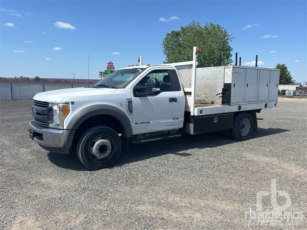 Ford F-550 Plošinové nákladné automobily/nákladné automobily so sklápacími bočnicami