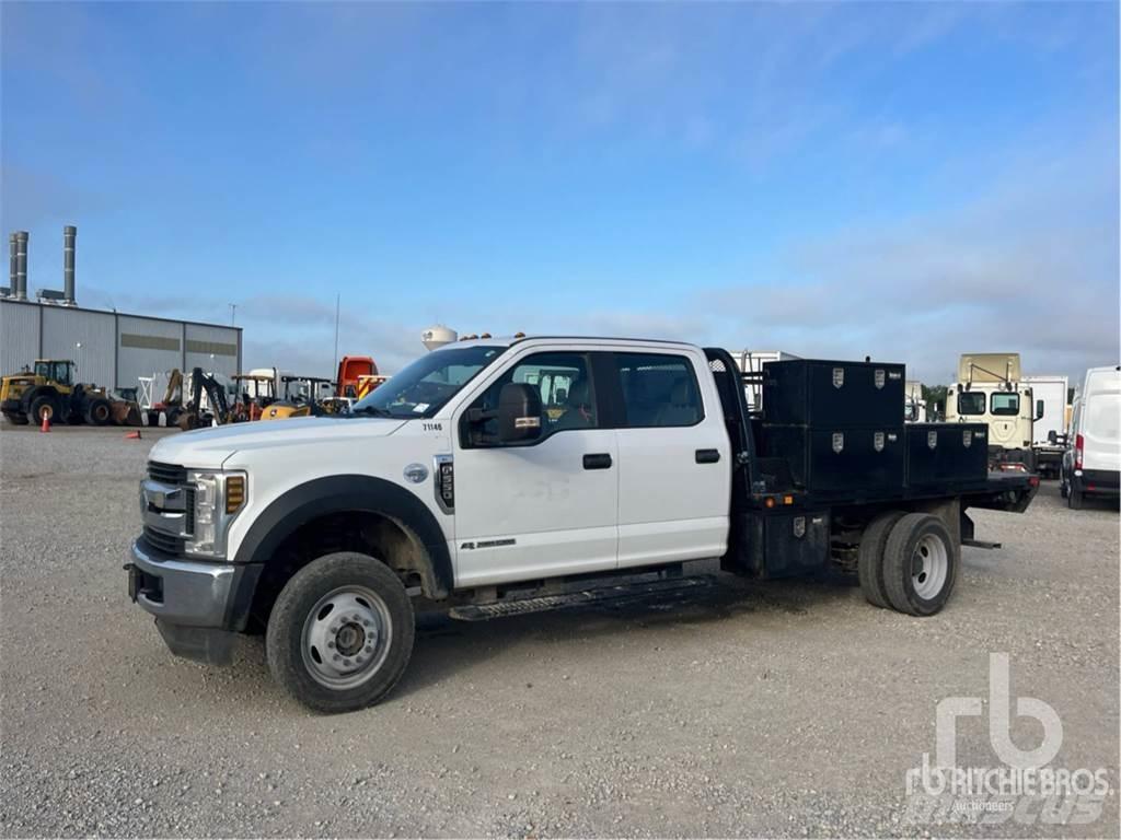 Ford F-550 Plošinové nákladné automobily/nákladné automobily so sklápacími bočnicami