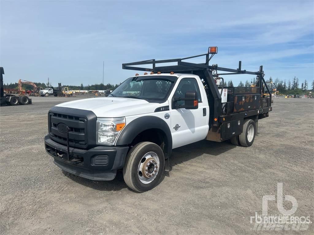 Ford F-550 Plošinové nákladné automobily/nákladné automobily so sklápacími bočnicami