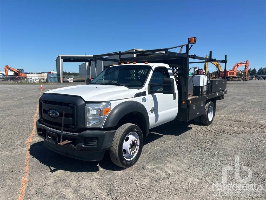 Ford F-550 Plošinové nákladné automobily/nákladné automobily so sklápacími bočnicami