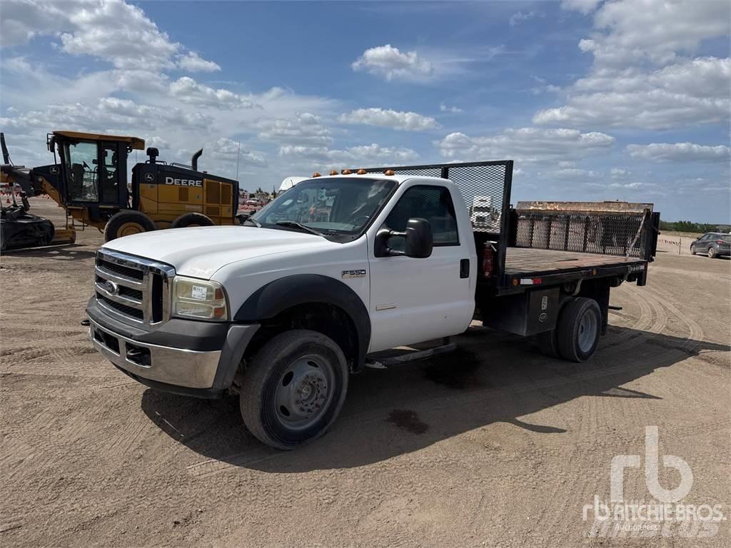 Ford F-550 Plošinové nákladné automobily/nákladné automobily so sklápacími bočnicami