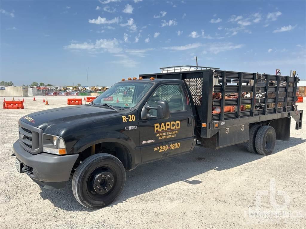 Ford F-550 Plošinové nákladné automobily/nákladné automobily so sklápacími bočnicami