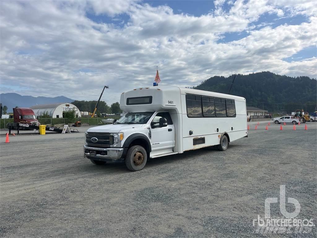 Ford F-550 Medzimestské autobusy
