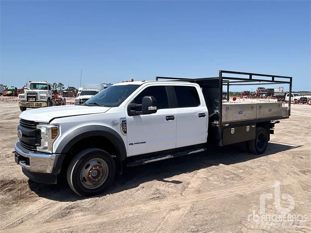 Ford F-550 Plošinové nákladné automobily/nákladné automobily so sklápacími bočnicami