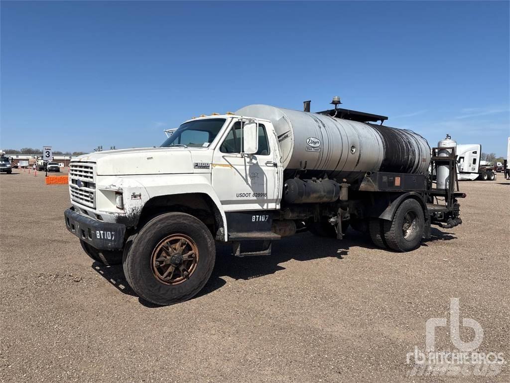Ford F800 Rozstrekovače asfaltu