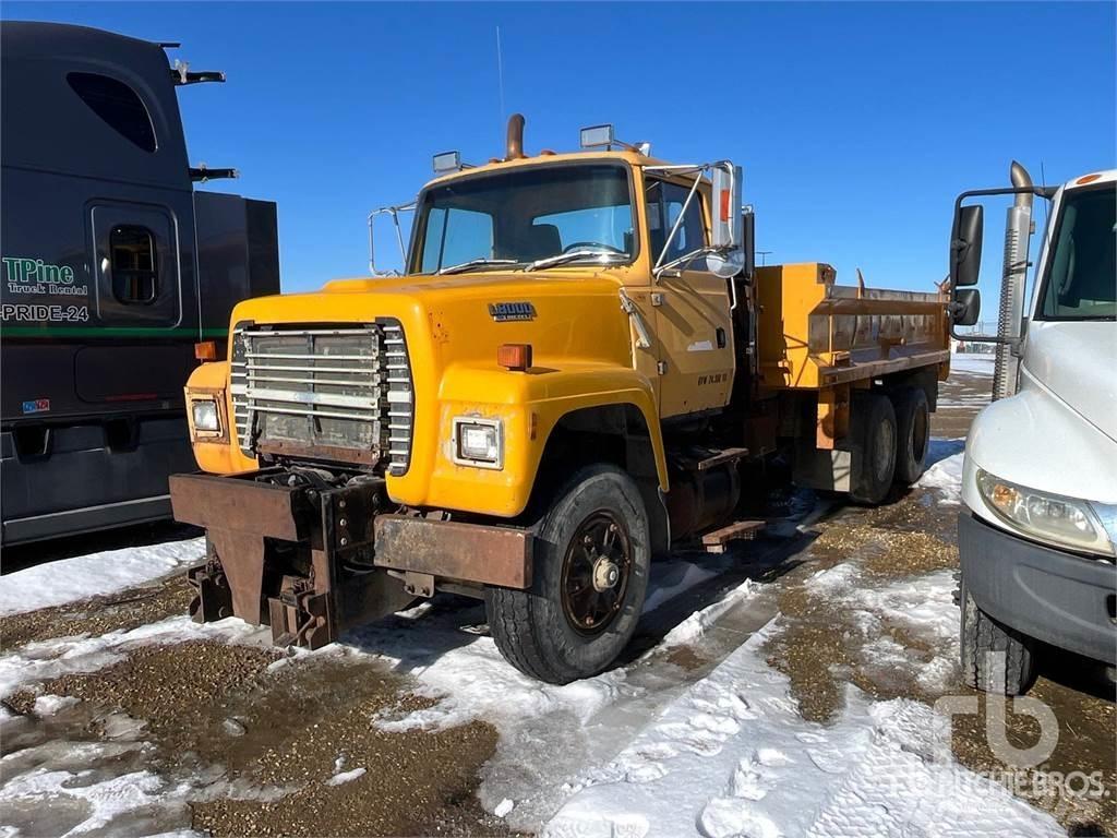 Ford L8000 Sklápače