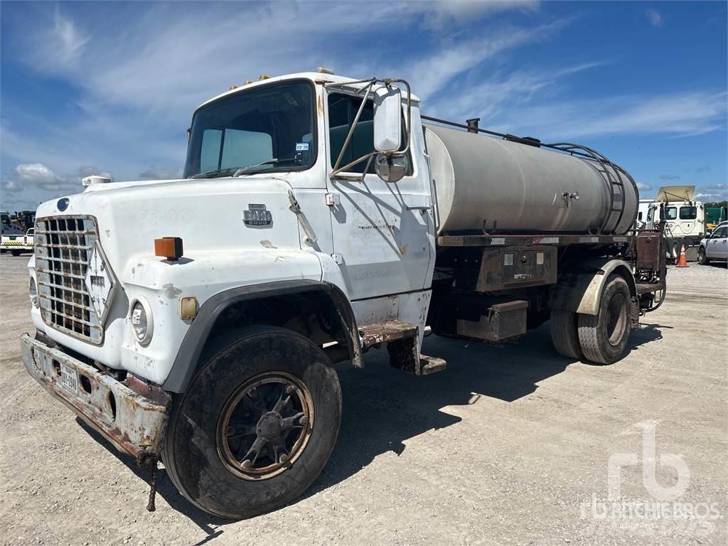 Ford LN8000 Rozstrekovače asfaltu