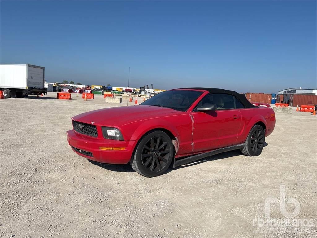 Ford MUSTANG Automobily