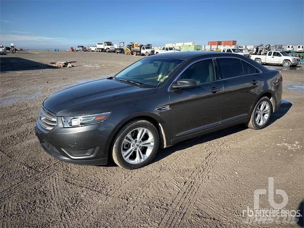 Ford TAURUS Automobily