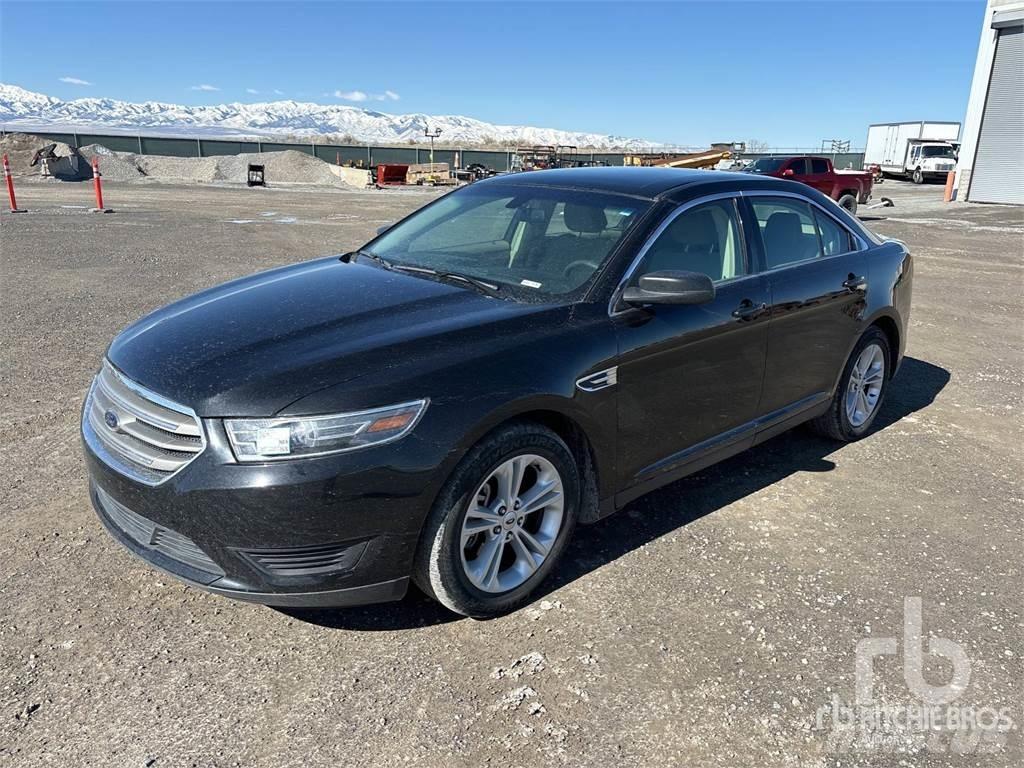 Ford TAURUS Automobily