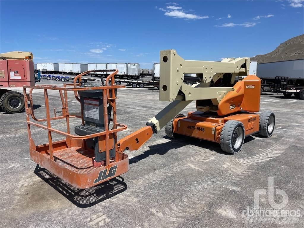 JLG E450A Kĺbové plošiny