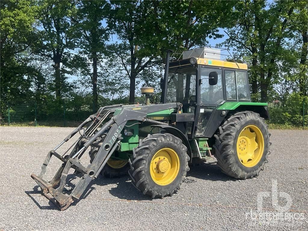 John Deere 2140 Traktory