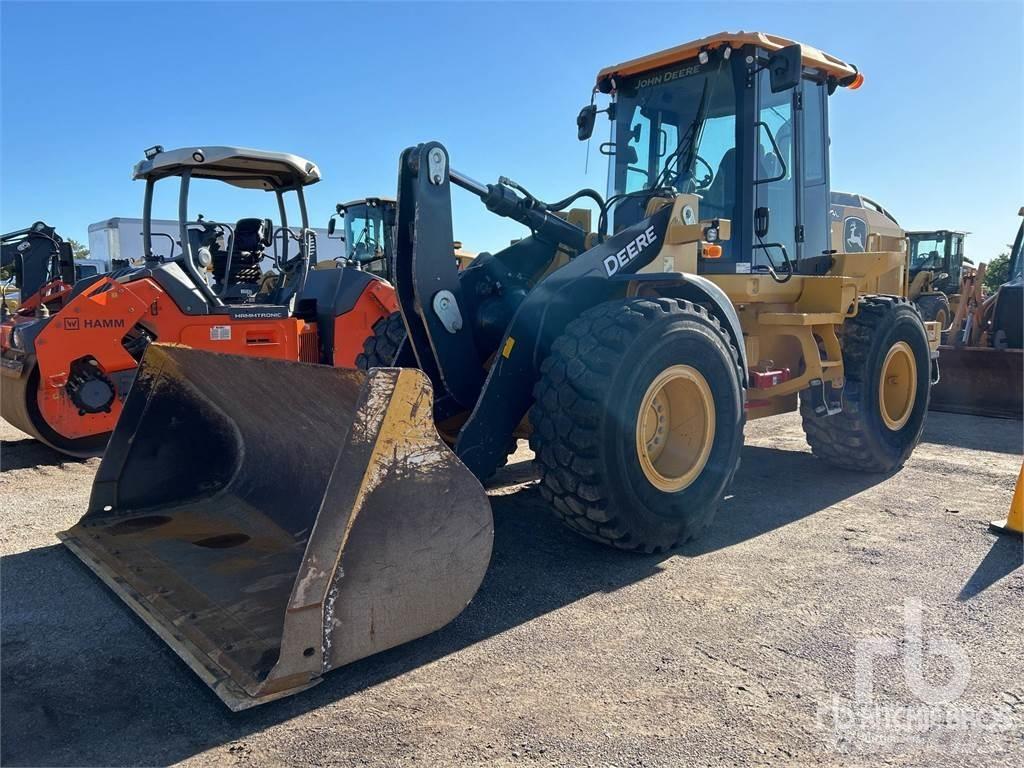 John Deere 524L Kolesové nakladače