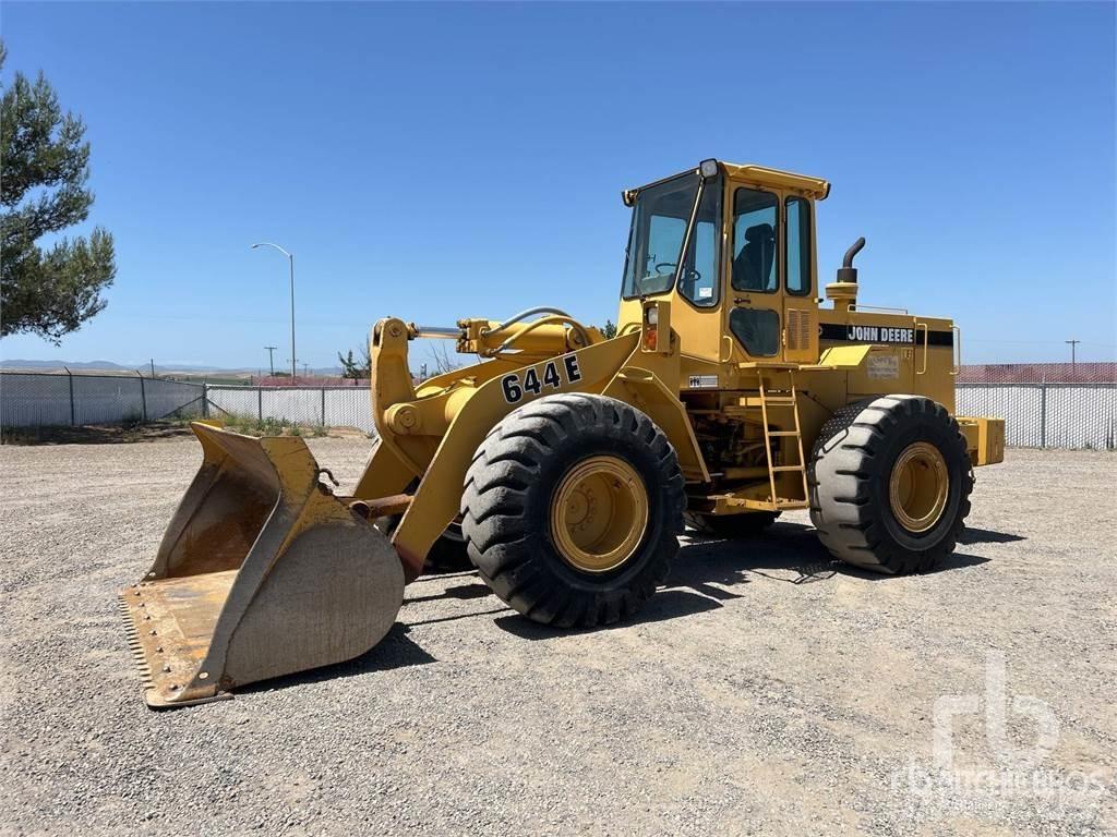 John Deere 644E Kolesové nakladače