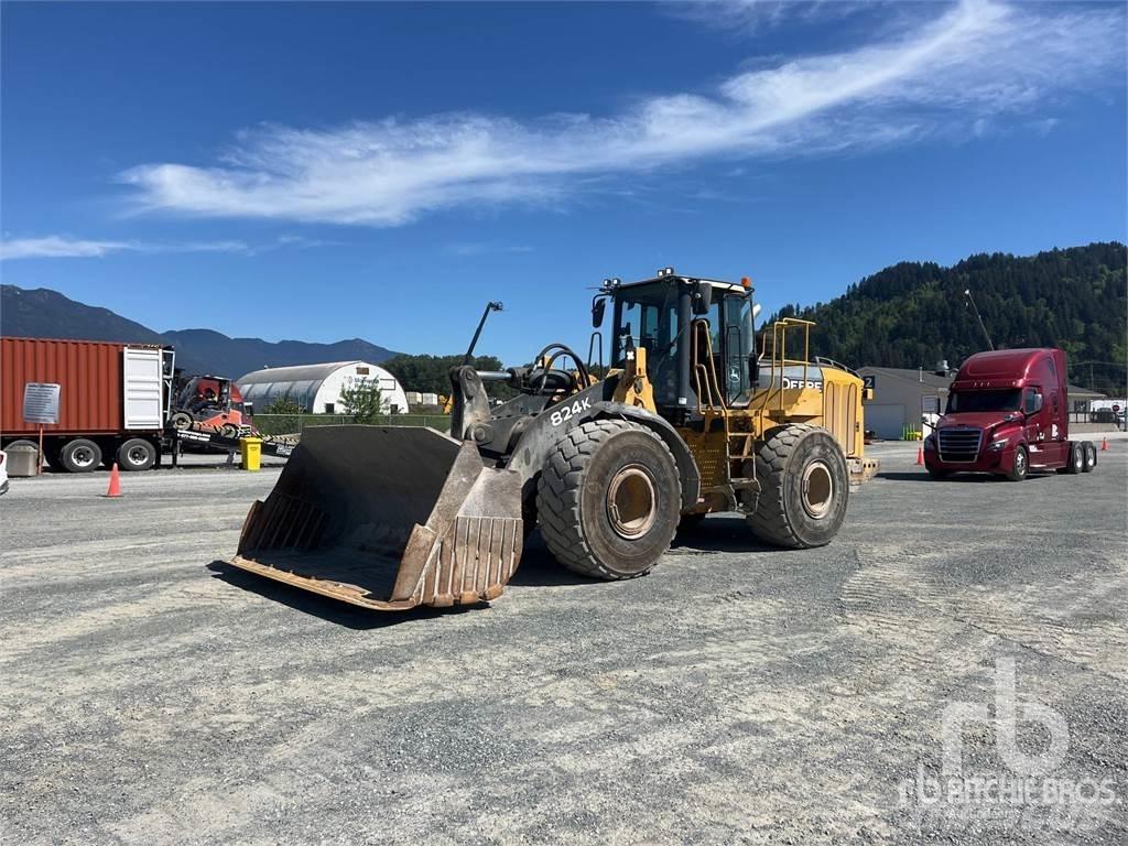 John Deere 824K Kolesové nakladače