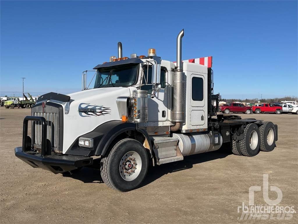 Kenworth T800B Valník s navijakom
