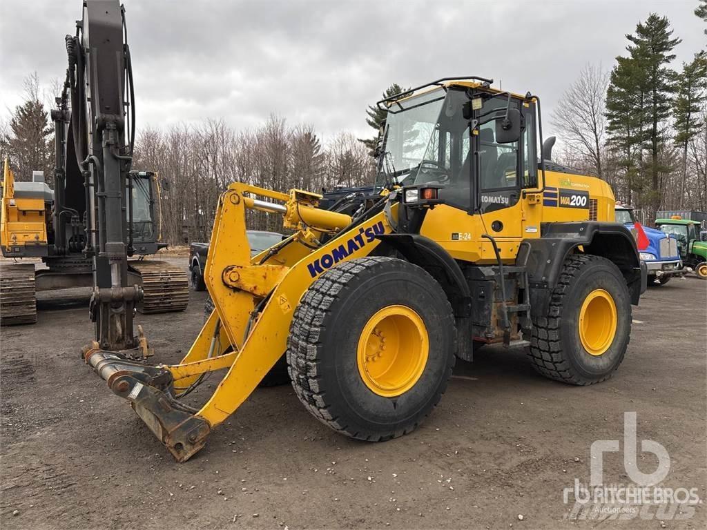 Komatsu WA200-8 Kolesové nakladače