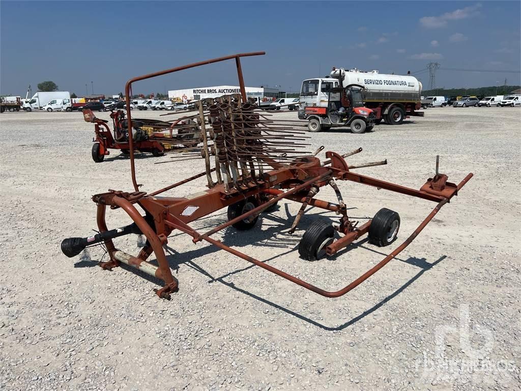 Kuhn GA381GM Obracače a zhrabovače sena