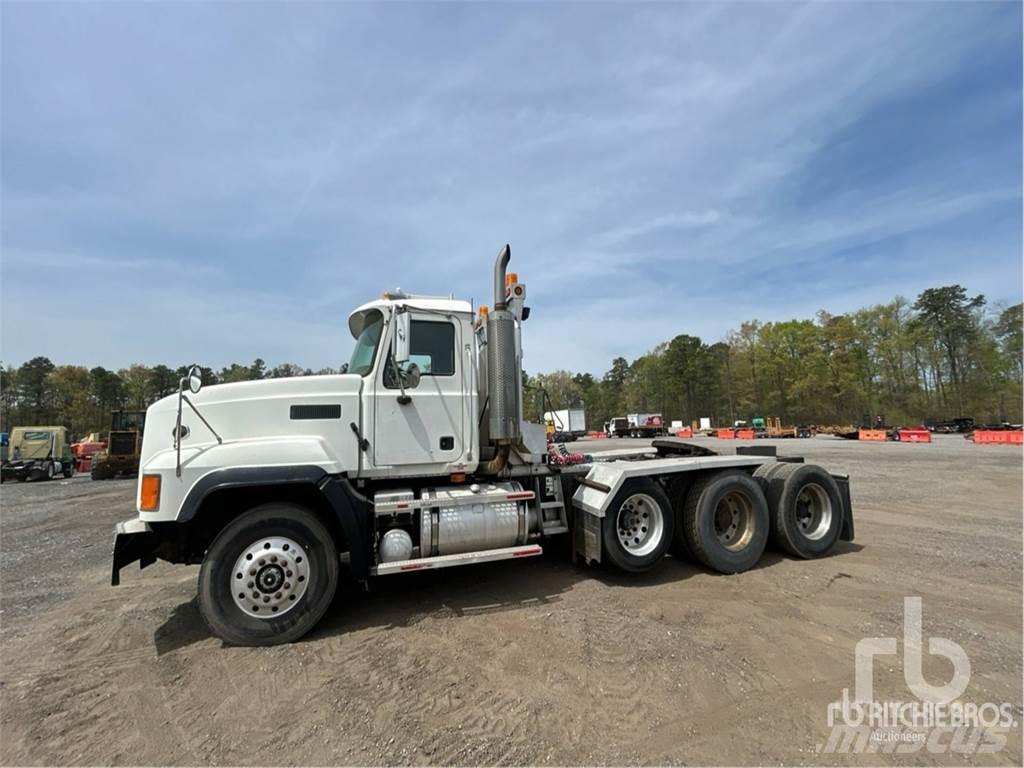 Mack CL733 Ťahače
