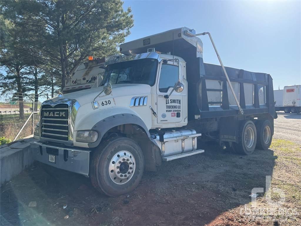 Mack GR64F Sklápače