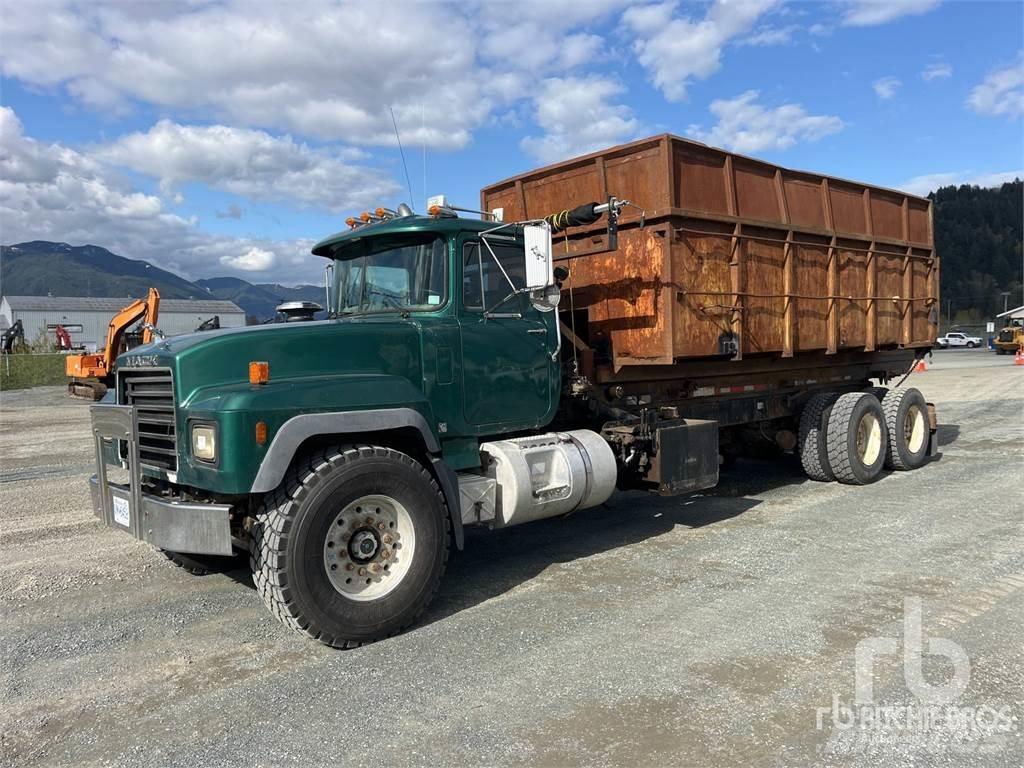 Mack RD688S Lanový nosič kontajnerov