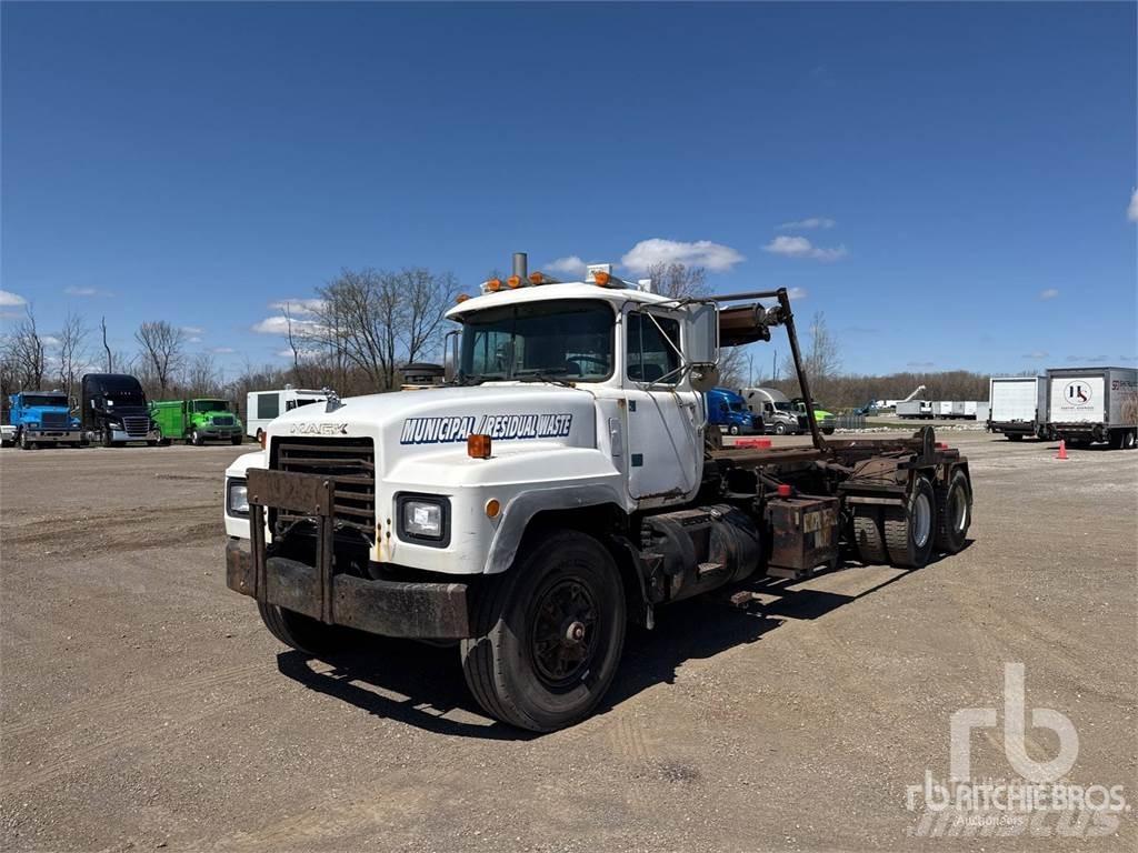Mack RD688S Lanový nosič kontajnerov