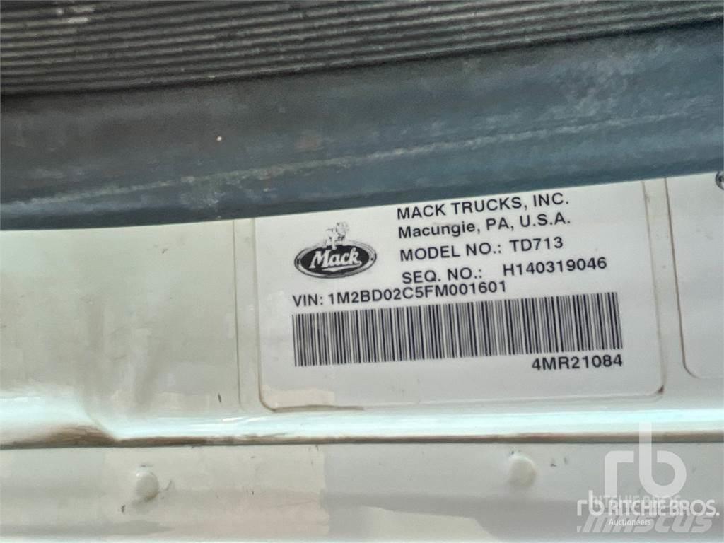 Mack TD713 Ťahače