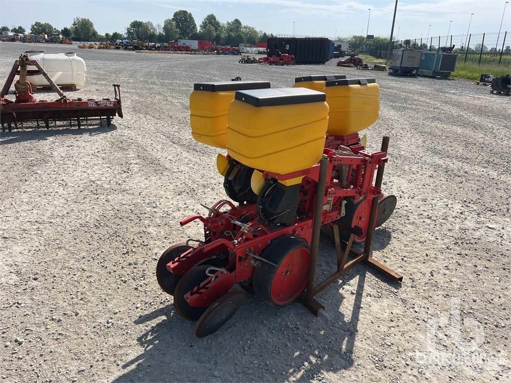 MaterMacc 8230 Sadiace stroje