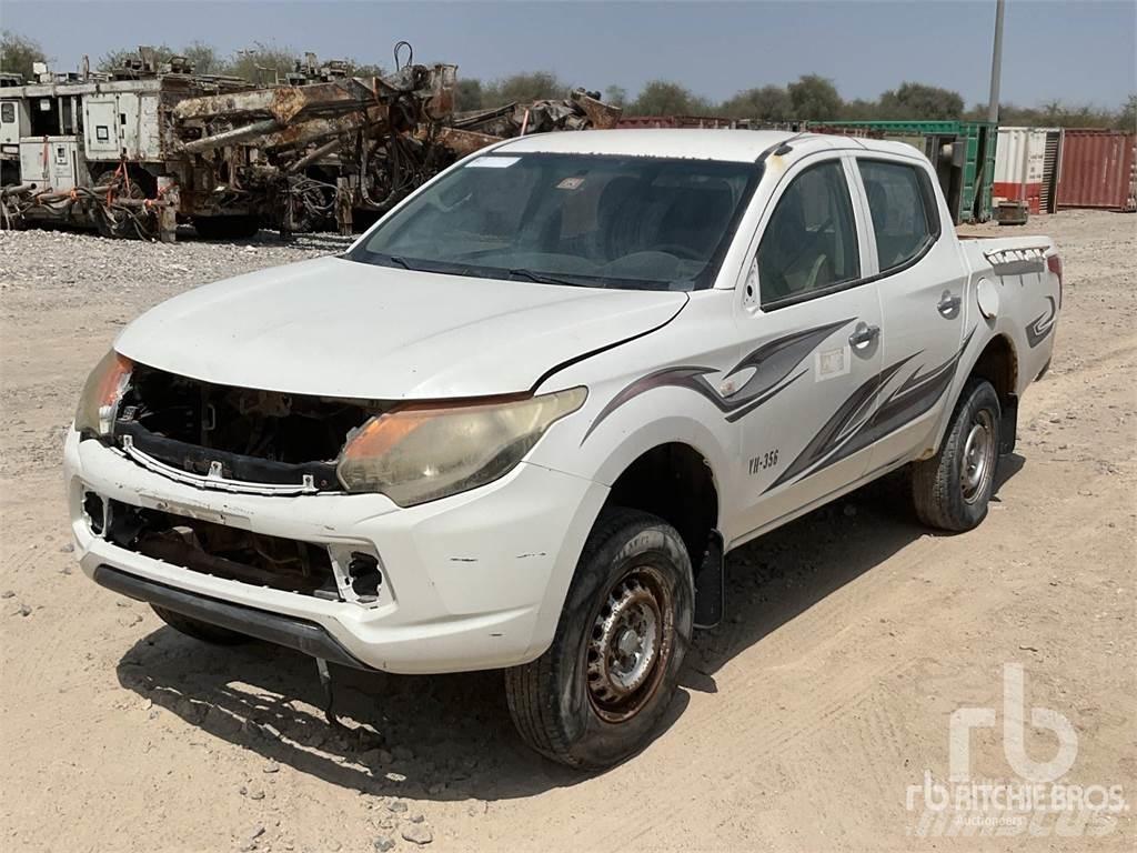 Mitsubishi L200 Nakladacia/sklápacia bočnica