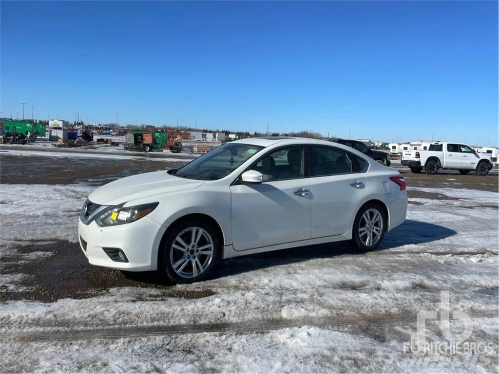 Nissan ALTIMA Automobily