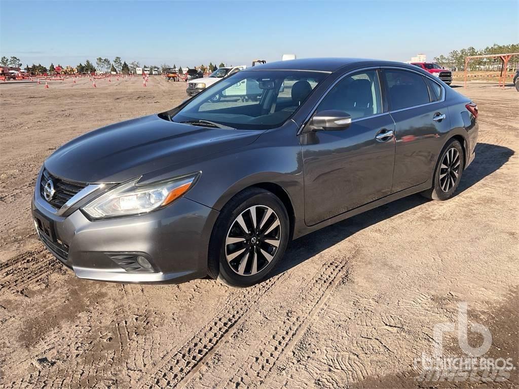 Nissan ALTIMA Automobily