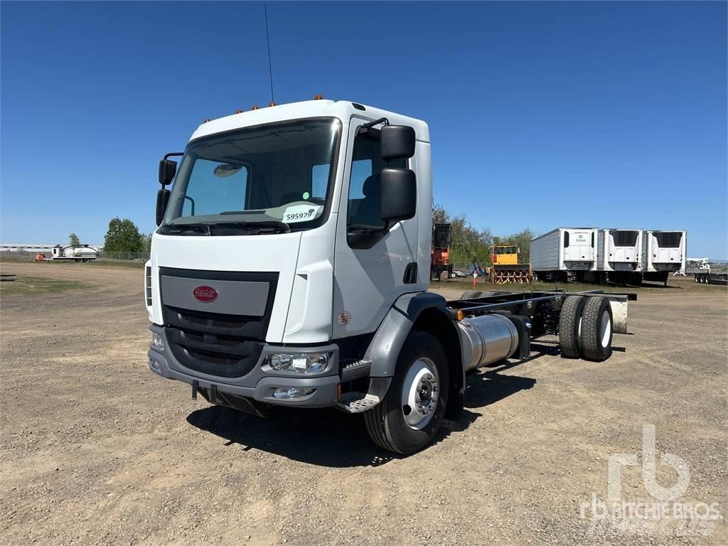 Peterbilt 220 Nákladné vozidlá bez nadstavby