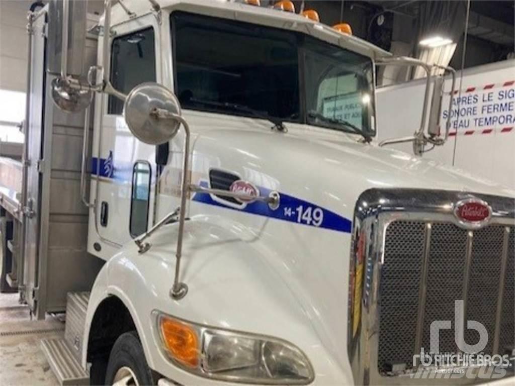 Peterbilt 330 Plošinové nákladné automobily/nákladné automobily so sklápacími bočnicami