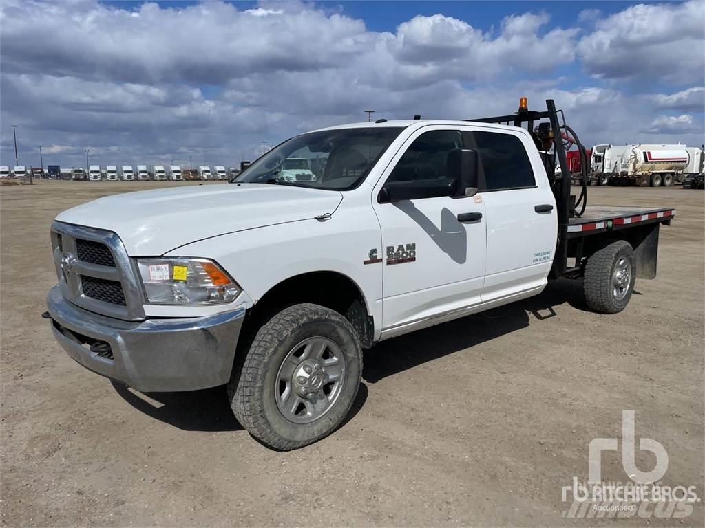 RAM 3500 Plošinové nákladné automobily/nákladné automobily so sklápacími bočnicami