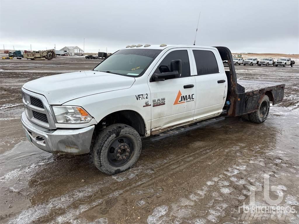 RAM 3500 Plošinové nákladné automobily/nákladné automobily so sklápacími bočnicami