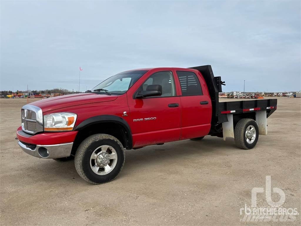 RAM 3500 Plošinové nákladné automobily/nákladné automobily so sklápacími bočnicami
