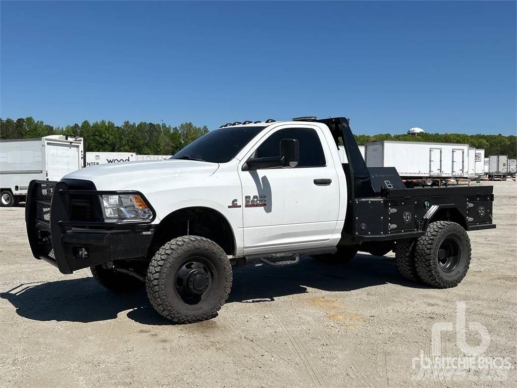 RAM 3500 Plošinové nákladné automobily/nákladné automobily so sklápacími bočnicami