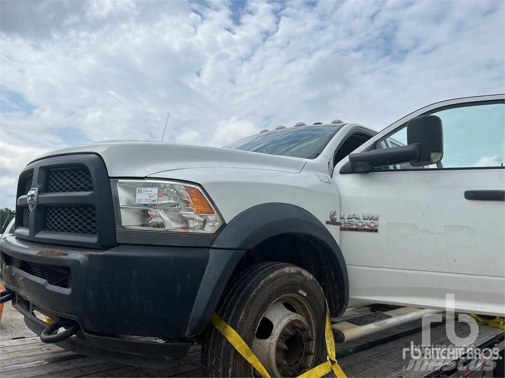 RAM 4500 Plošinové nákladné automobily/nákladné automobily so sklápacími bočnicami