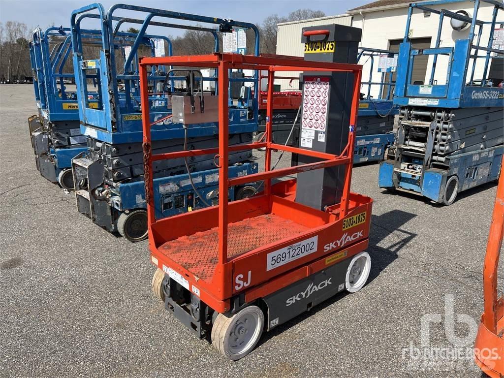 SkyJack SJ12 Kĺbové plošiny
