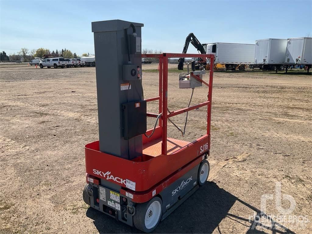 SkyJack SJ16 Kĺbové plošiny