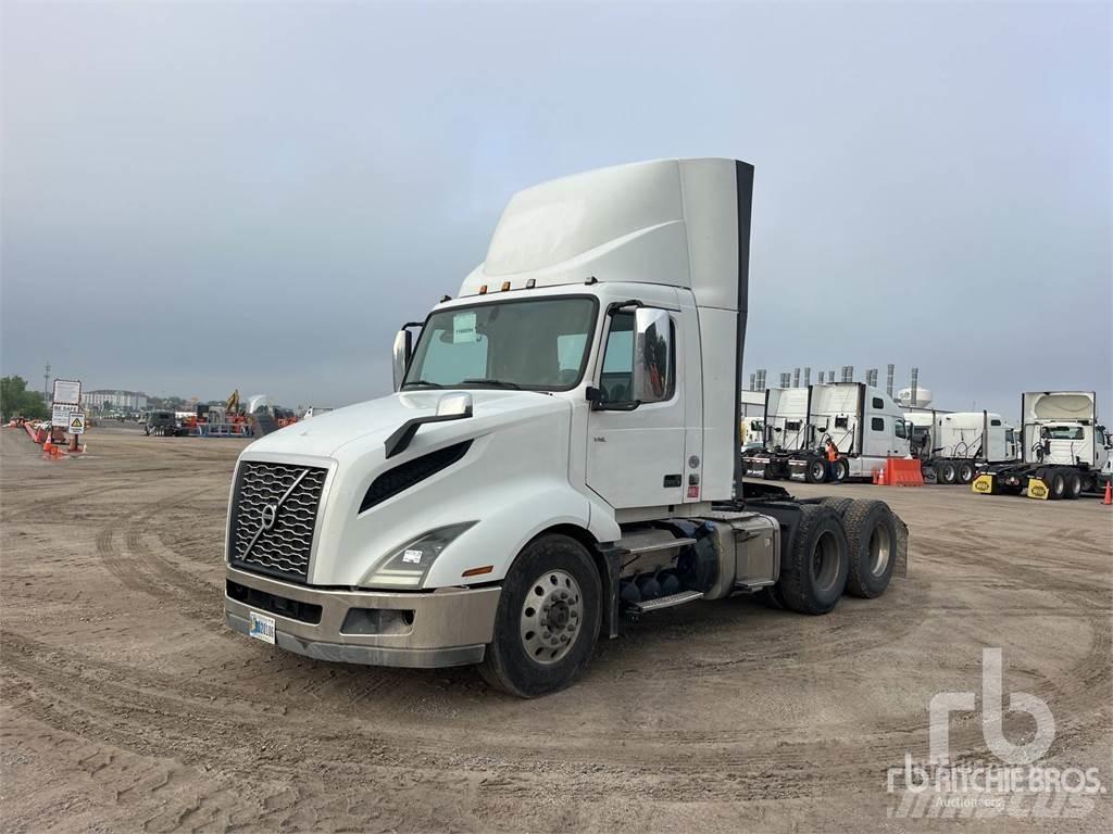 Volvo VNL300 Ťahače