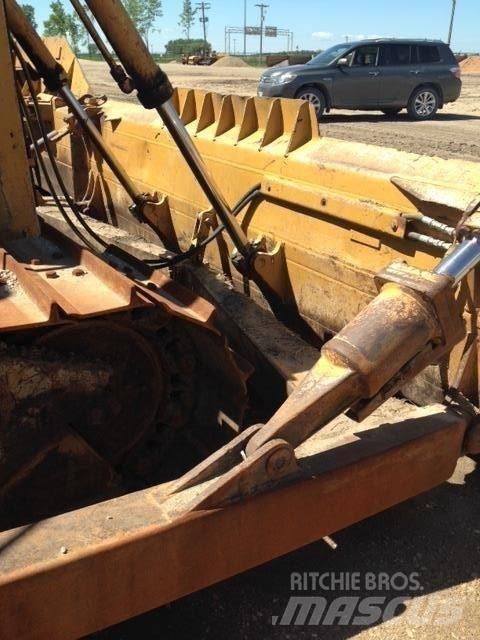 CAT D6H Pásové dozéry