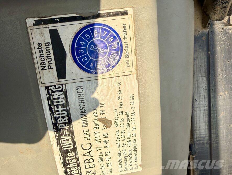 CAT 906 Kolesové nakladače