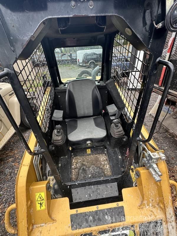 ASV RT-40 Pásové nakladače